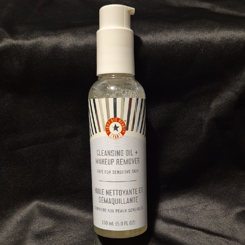 The Body Shop Cleansing Oil + Makeup Remover - White and Gray